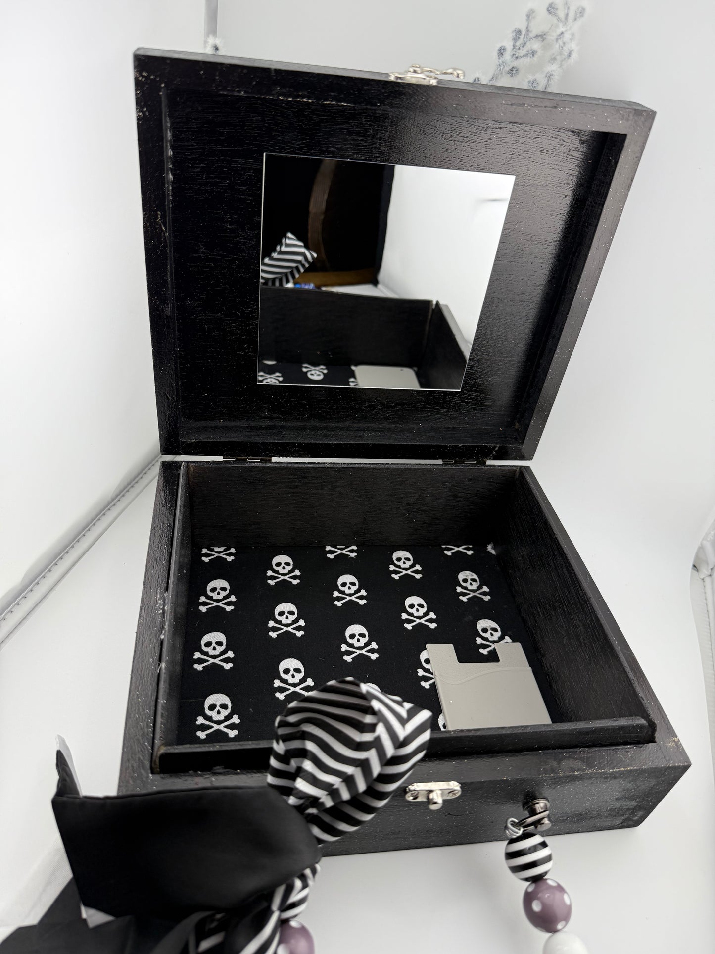 Spooky Skull Cigar Box Purse π€πβ¨