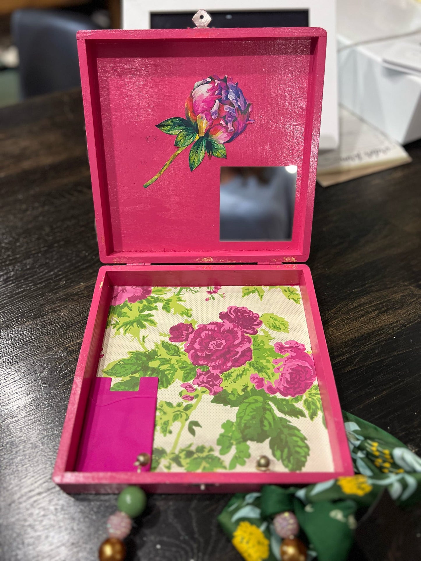 Peony Power, Cigar Box
Purse - Floral Fantasy Edition
