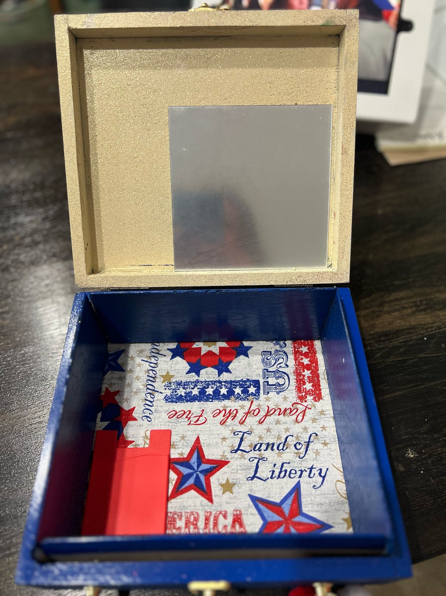 Land of the Free, Cigar Box
Purse - Patriotic Elegance Edition