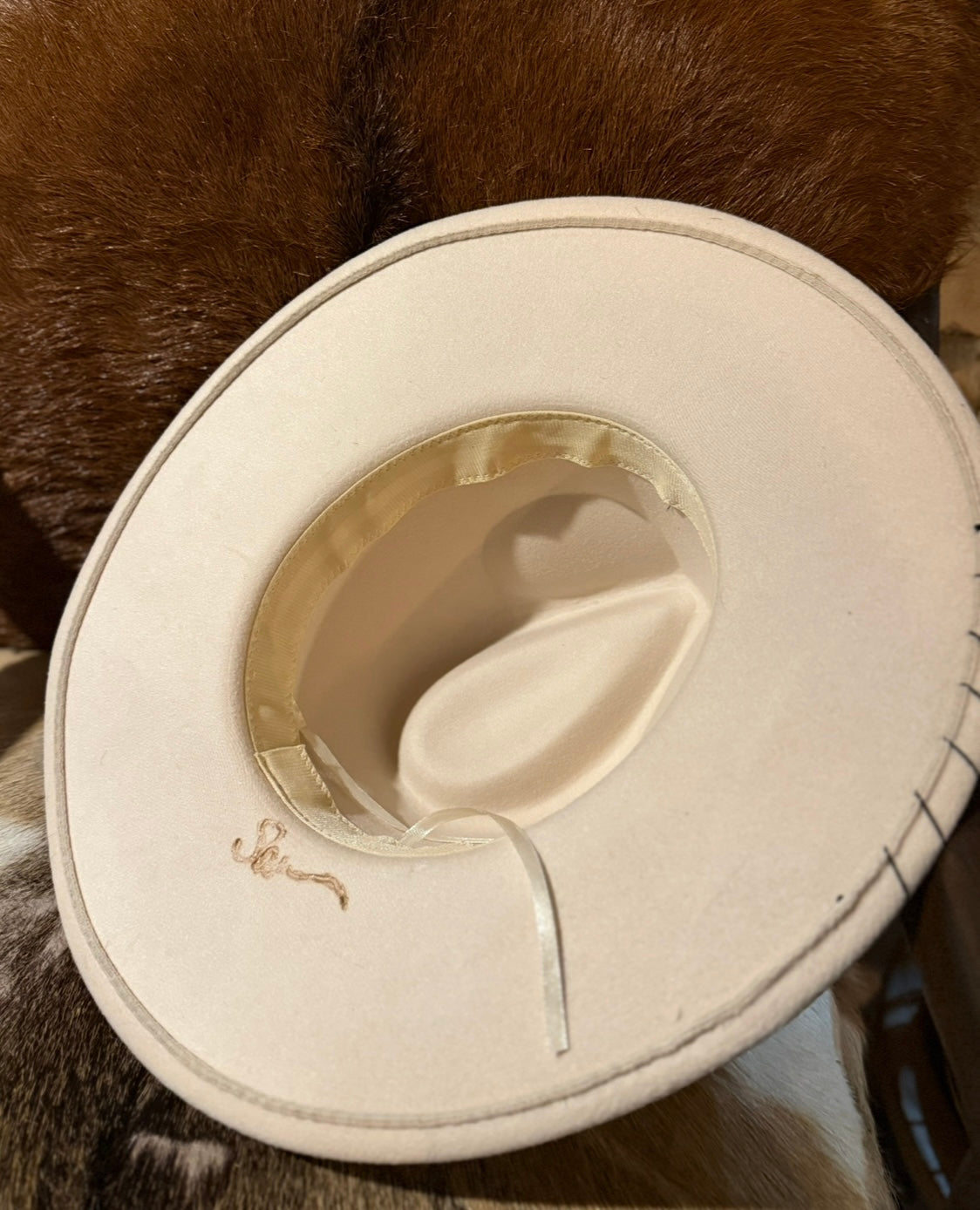 Hand-Painted Wolf Head Felt Rancher Hat - Unique Western Artistry -