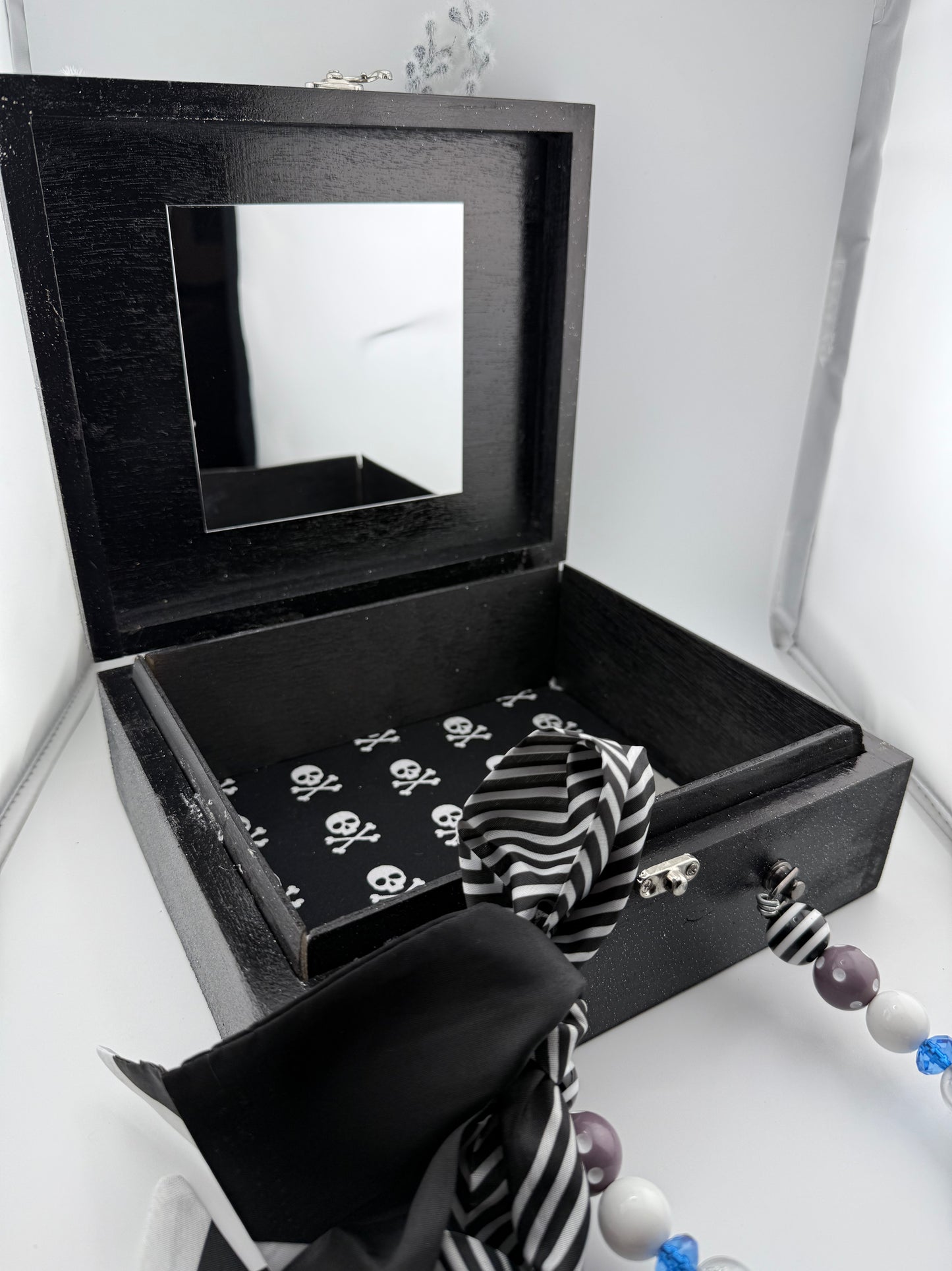 Spooky Skull Cigar Box Purse 🖤💀✨